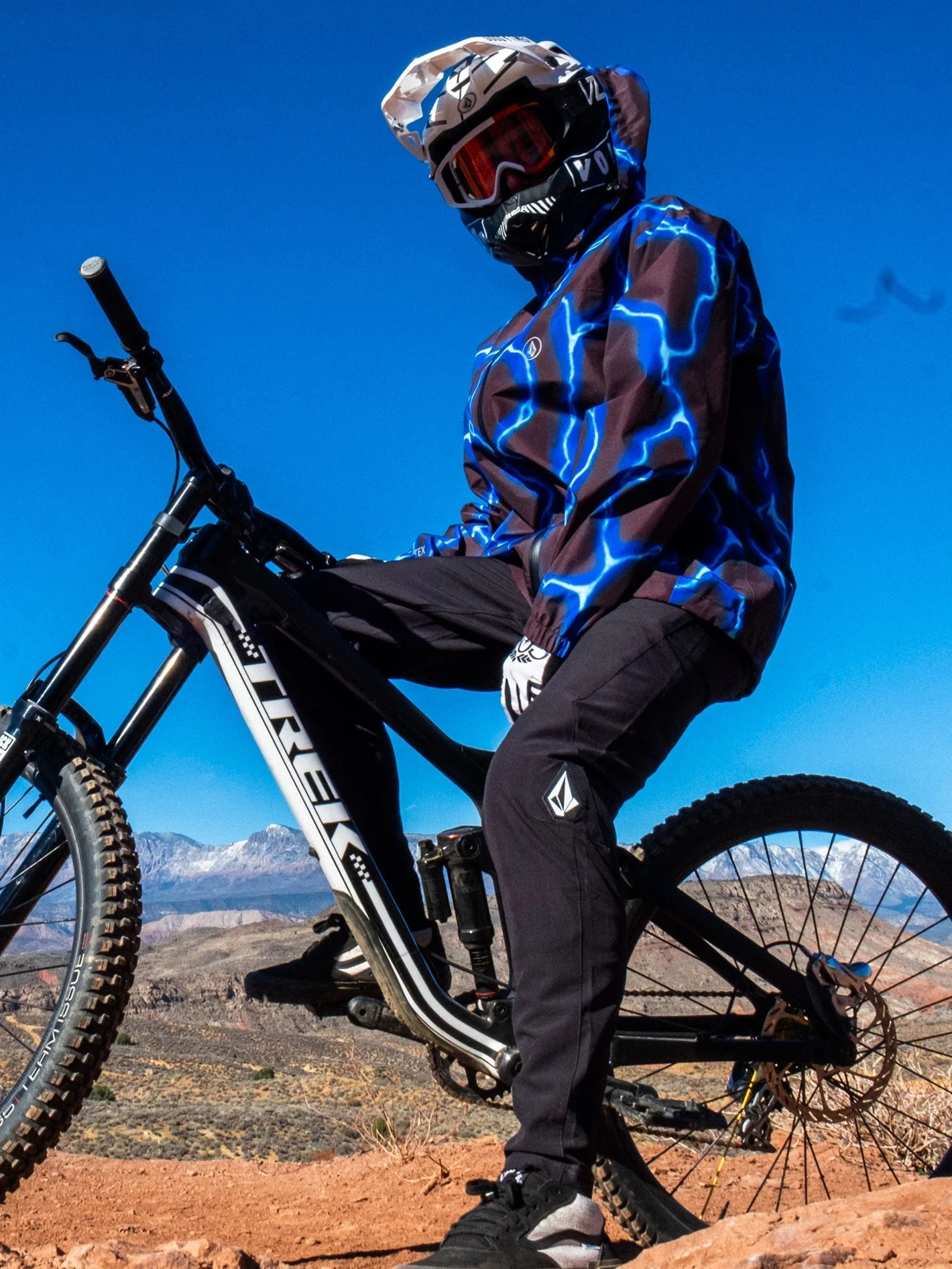T Spinks Gore-Tex Jacke - BLACK - Image 3