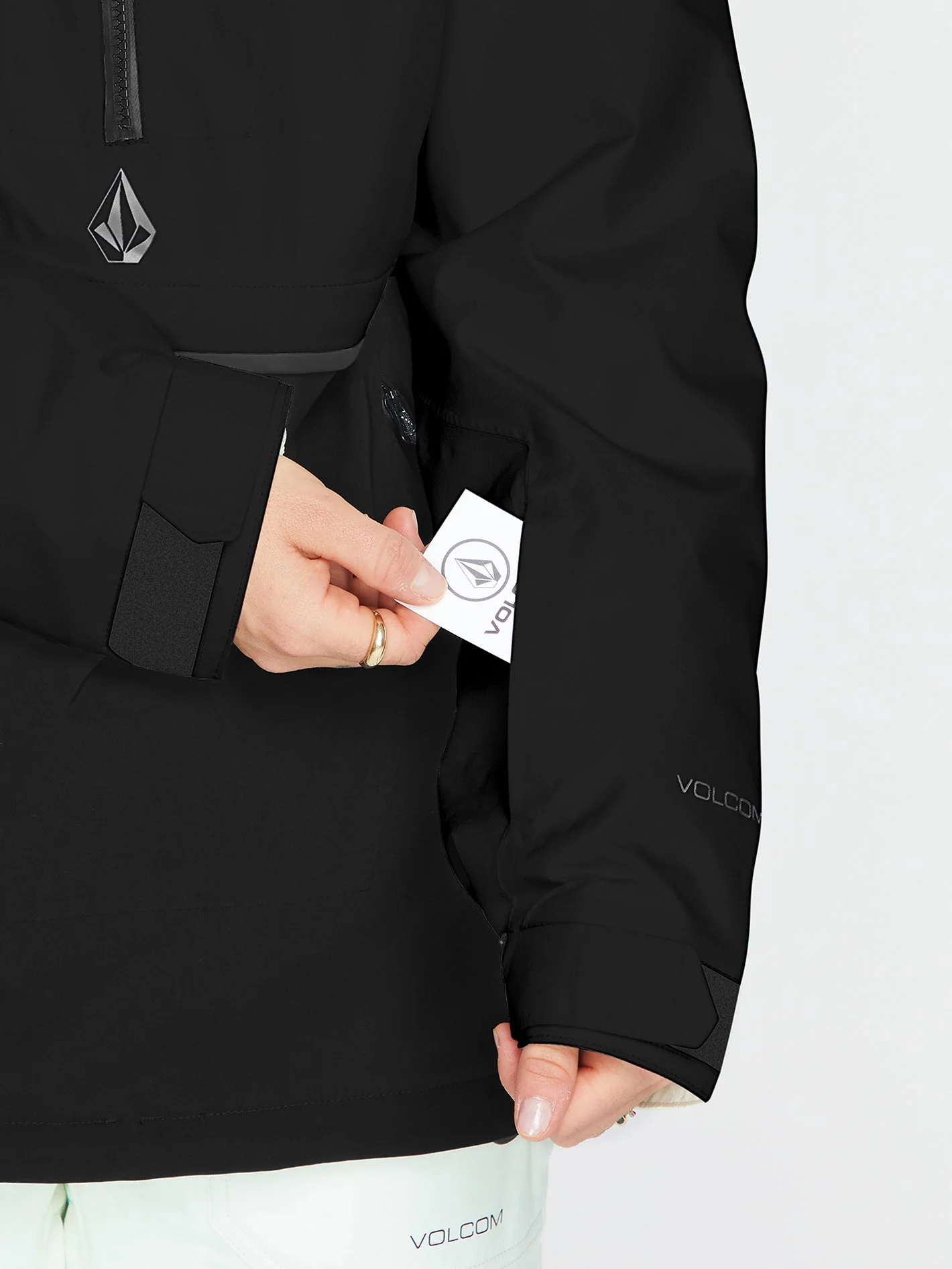 Fern Insulated Gore-Tex Pullover Jacket - Black - Image 10