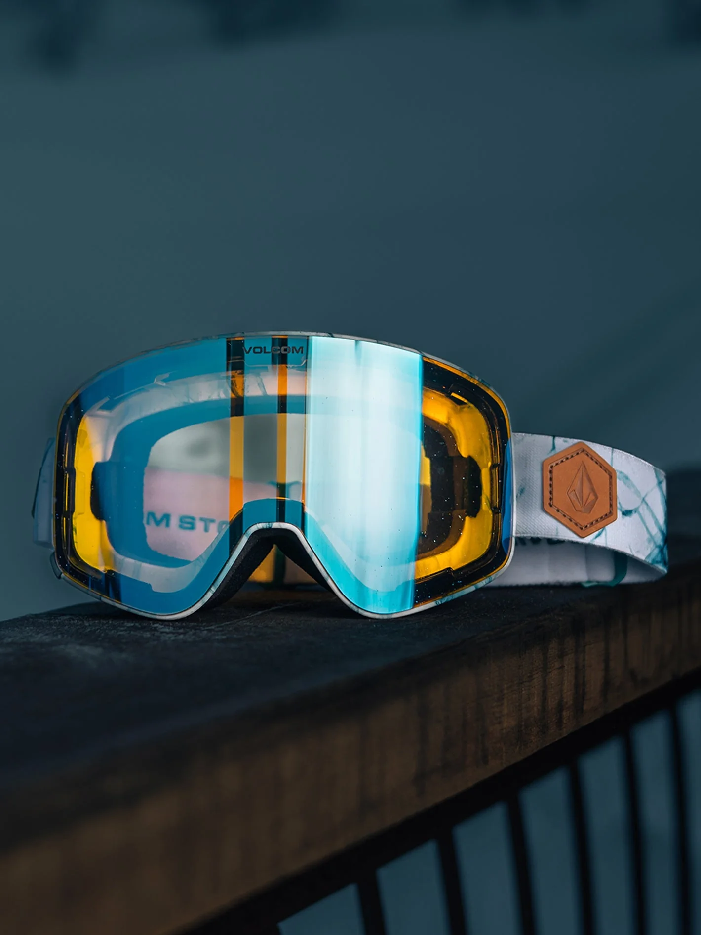 Odyssey White Ice Goggle (+ Bonus Lens Dark - Grey) - ICE CHROME